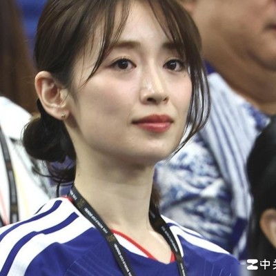 日本国脚妻子观战世界杯