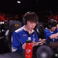 让二追三逆转RNG，Ming与亮宇激情庆祝