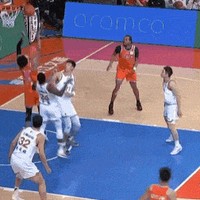 邹阳进攻篮板遭怀特塞德封盖