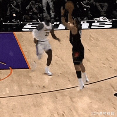 狄龙投篮顶人犯规争议